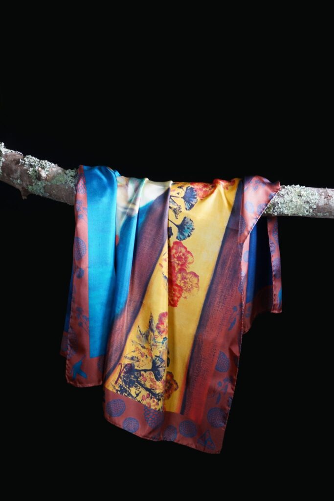 De l'inspiration à la création du foulard de soie